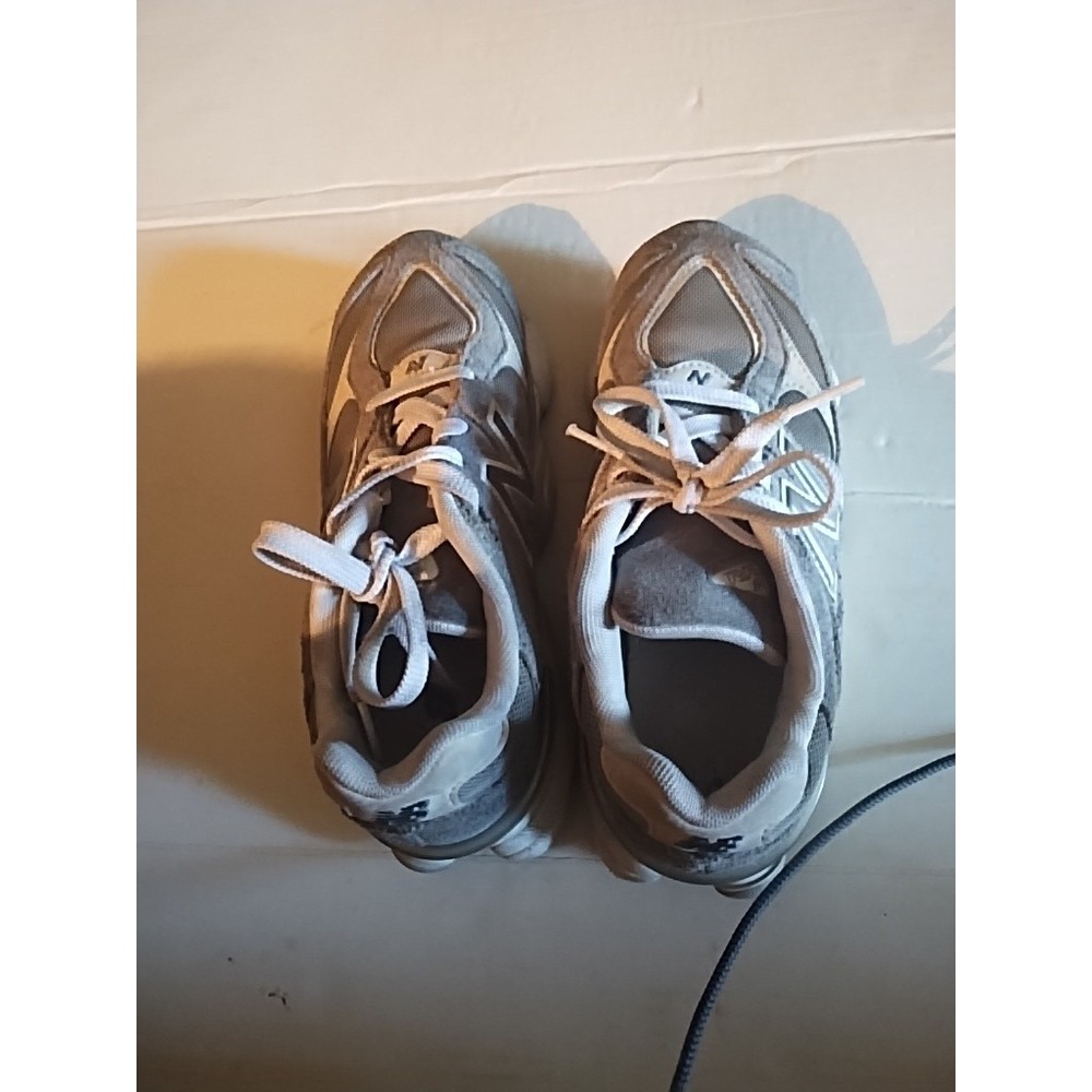 New Balance 9060 Grey White Kids Sneakers Size 2.5 Youth PC9060BA